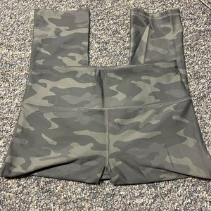 DSG grey Camo cropped leggings Medium